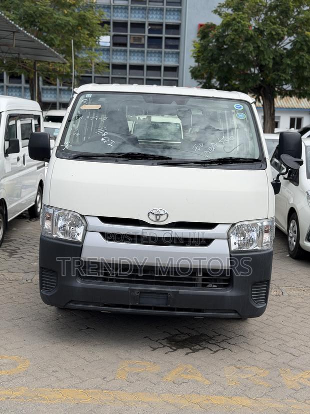 Toyota HiAce 2019 Silver