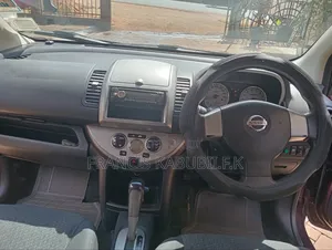 Nissan Note 2011 Red