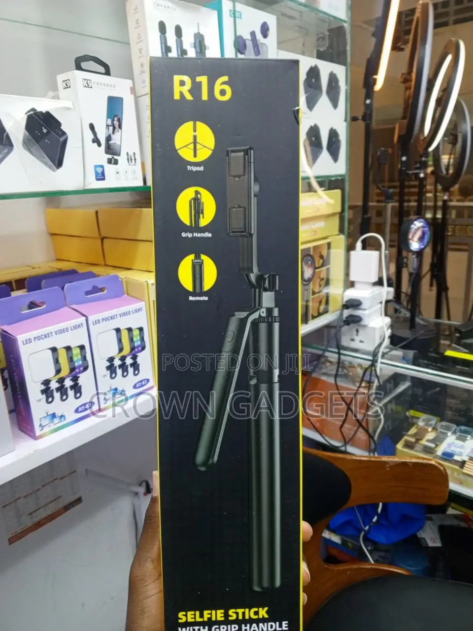 R16 Extendable Tripod Selfie Stick 170cm for Vlogging Photos