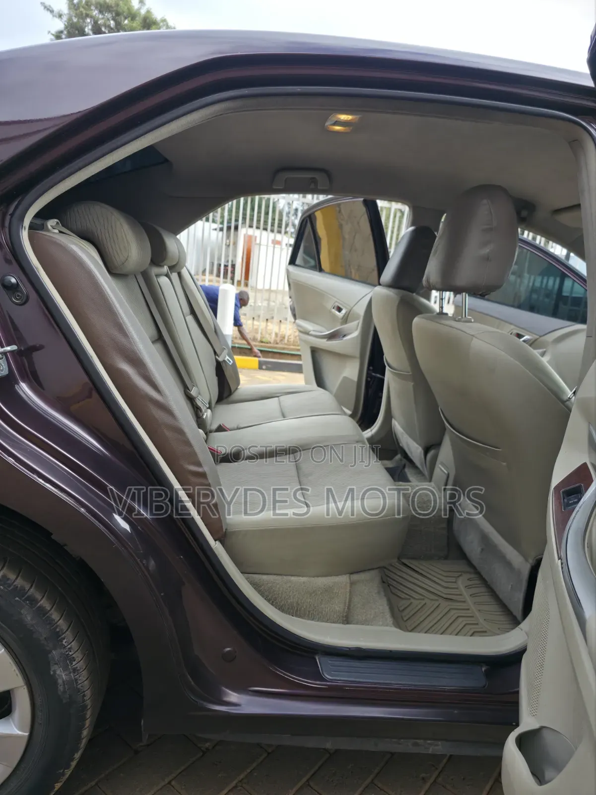 Toyota Premio 2011 Maroon