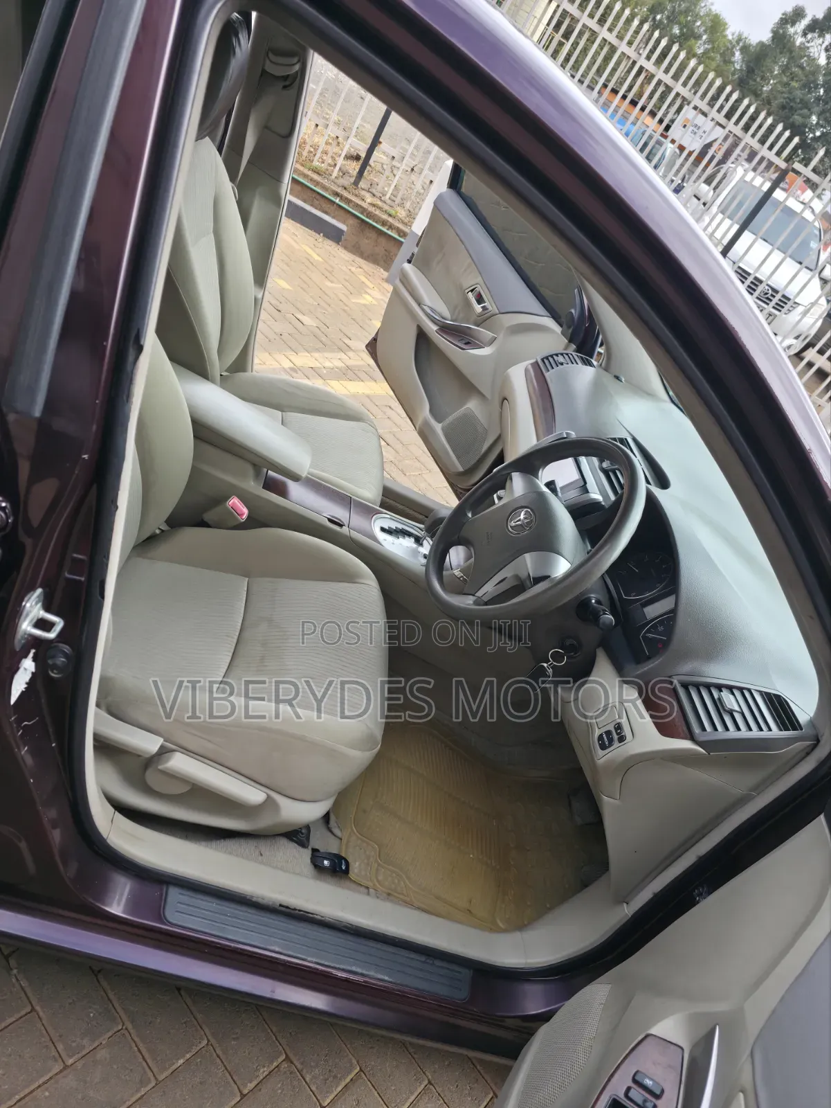 Toyota Premio 2011 Maroon