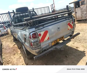 Toyota Hilux 2015 Gray