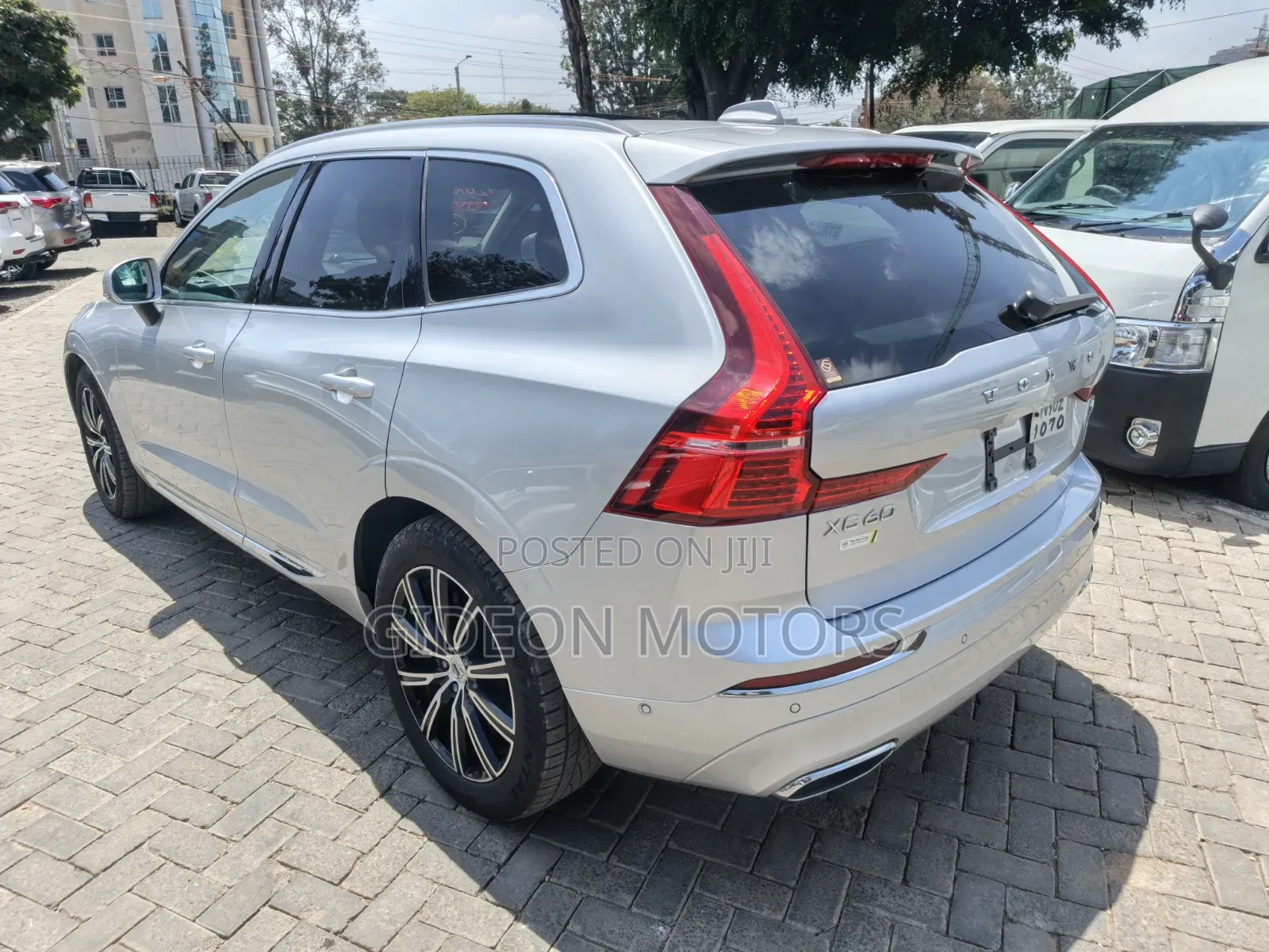 Volvo XC60 2019 Silver