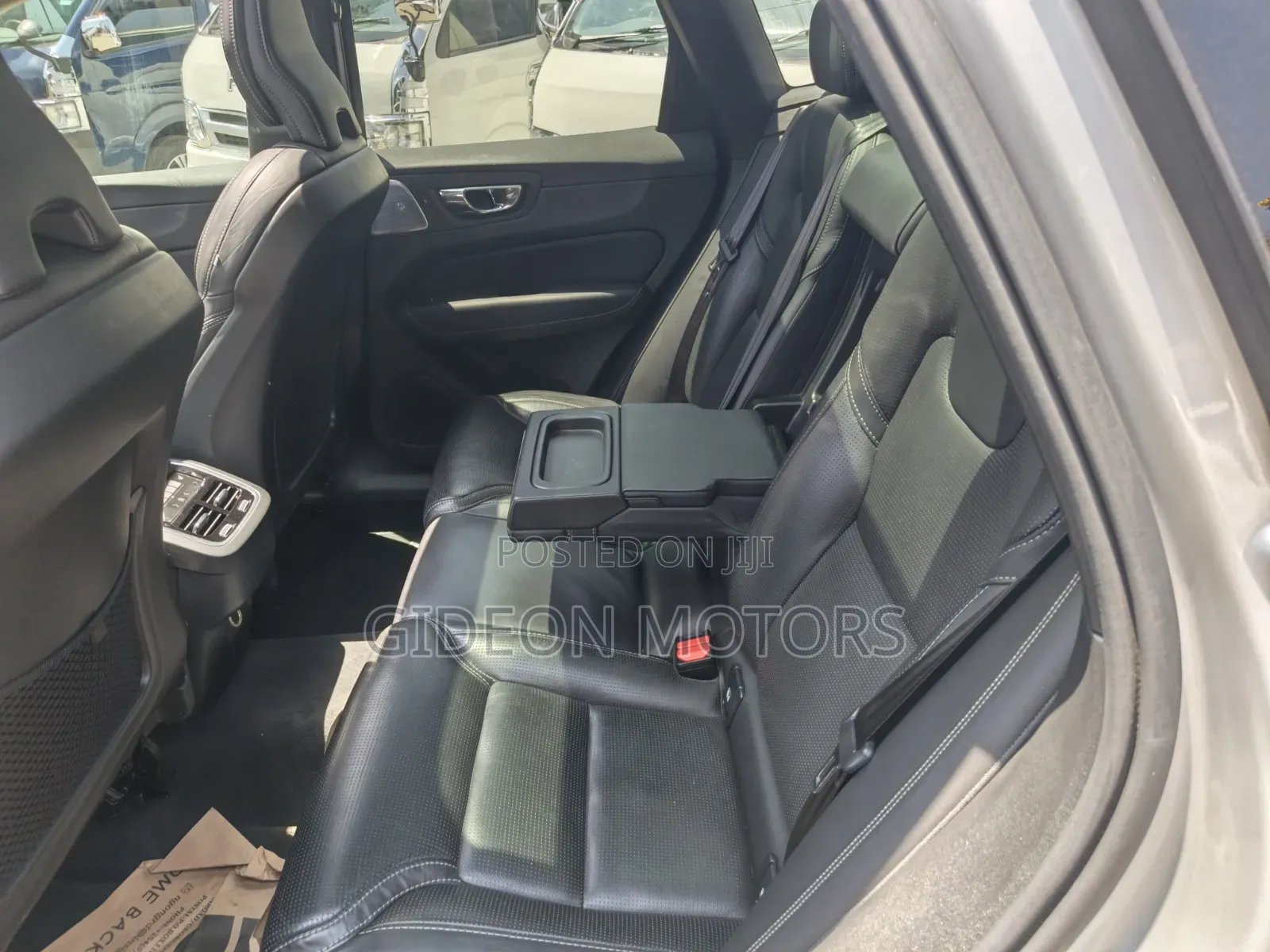 Volvo XC60 2019 Silver
