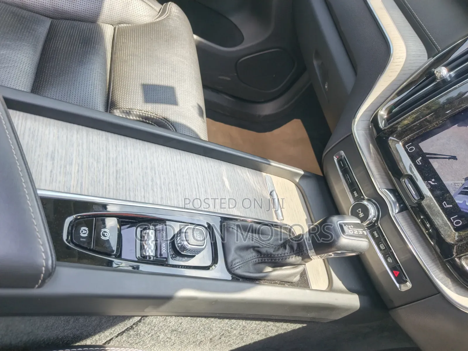 Volvo XC60 2019 Silver
