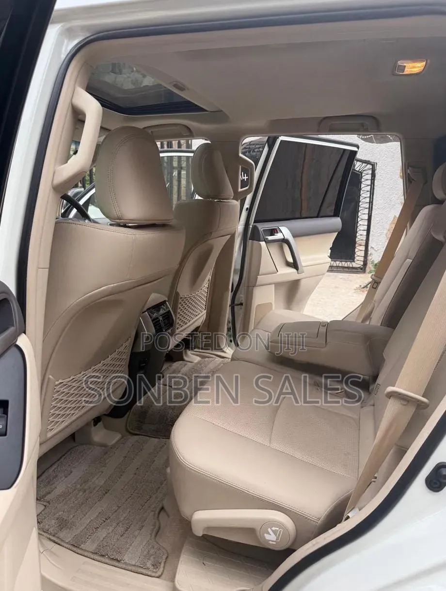 Toyota Land Cruiser Prado 2.7 2022 White