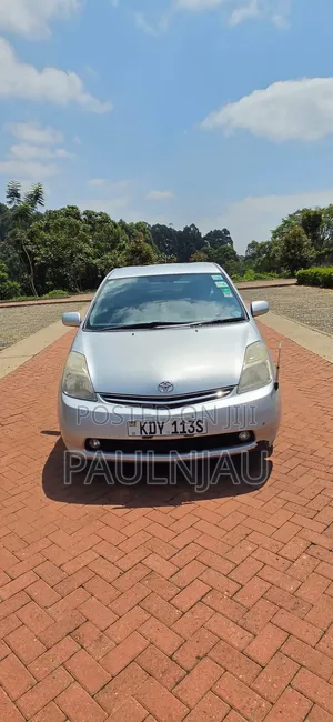 Toyota Prius 4dr Hatchback (1.8L 4cyl gas/electric hybrid CVT) 2016