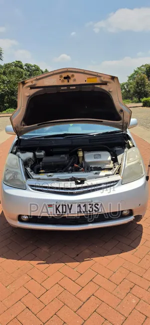 Toyota Prius 4dr Hatchback (1.8L 4cyl gas/electric hybrid CVT) 2016