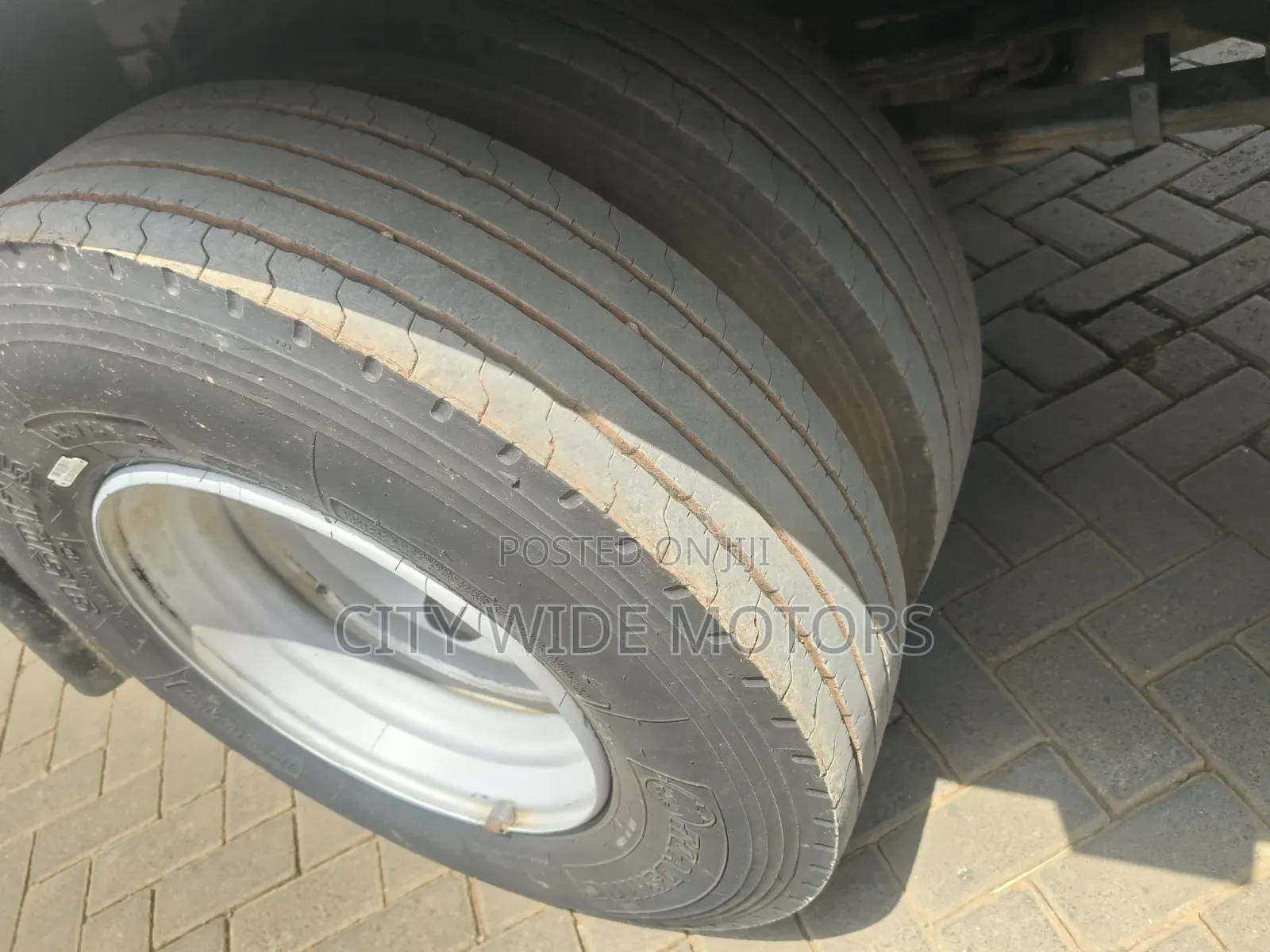 Isuzu NPR 2022