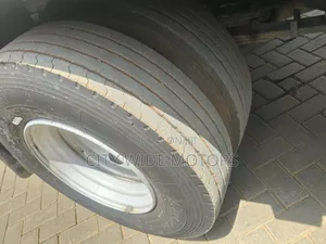 Isuzu NPR 2022