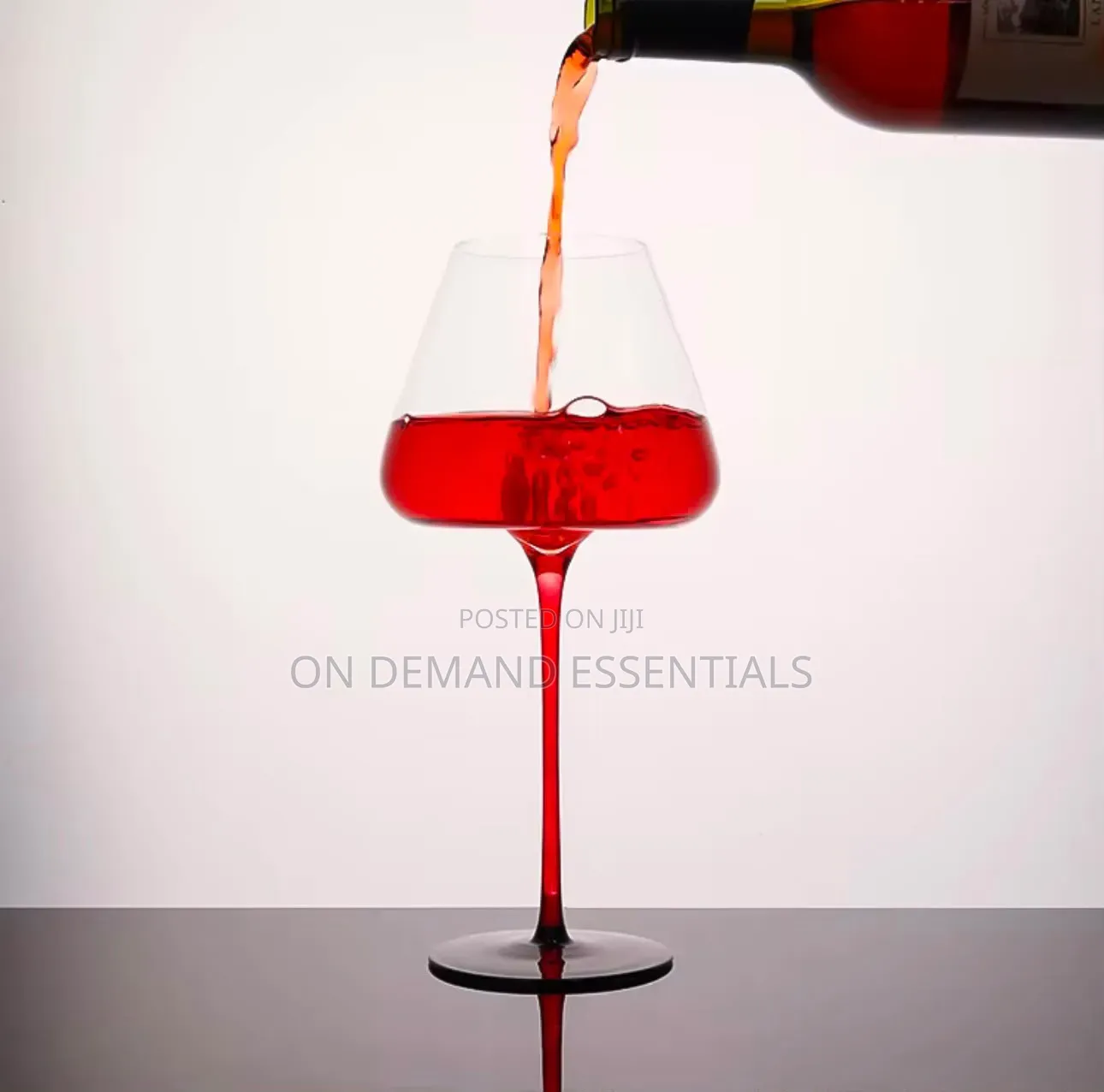 600ML Red Long Stem Wine Glass!
Capacity:600mls