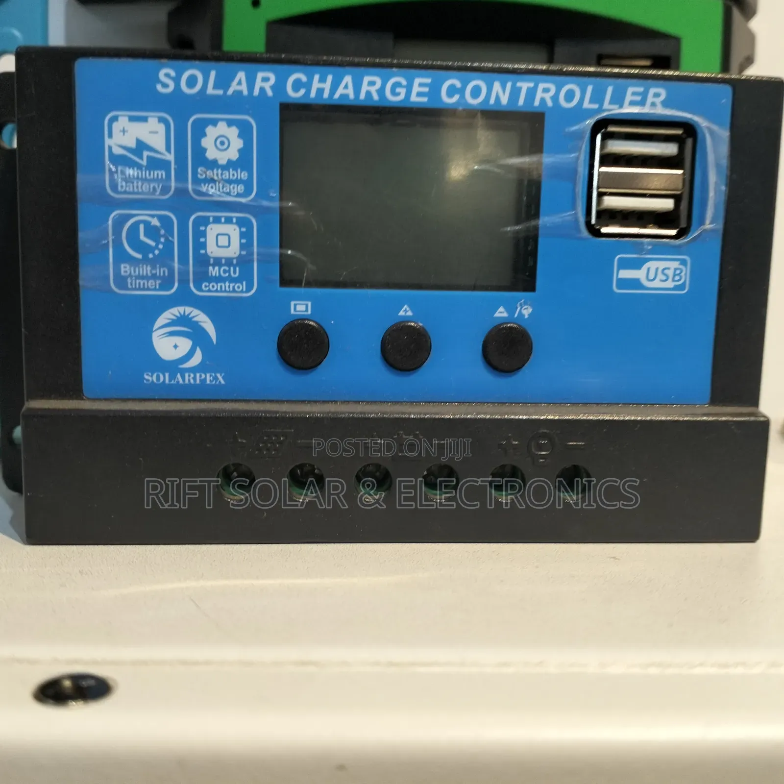 100 Watts Full Package - 24" Digital TV - 80ah Gel Battery - TV Aerial