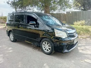 Toyota Noah 2012 Black