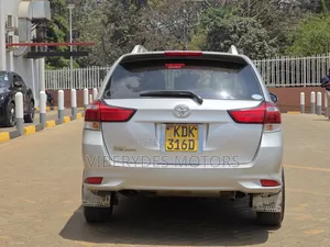 Toyota Corolla Fielder 2015 Silver