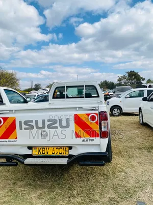 Isuzu D-MAX 2012 White