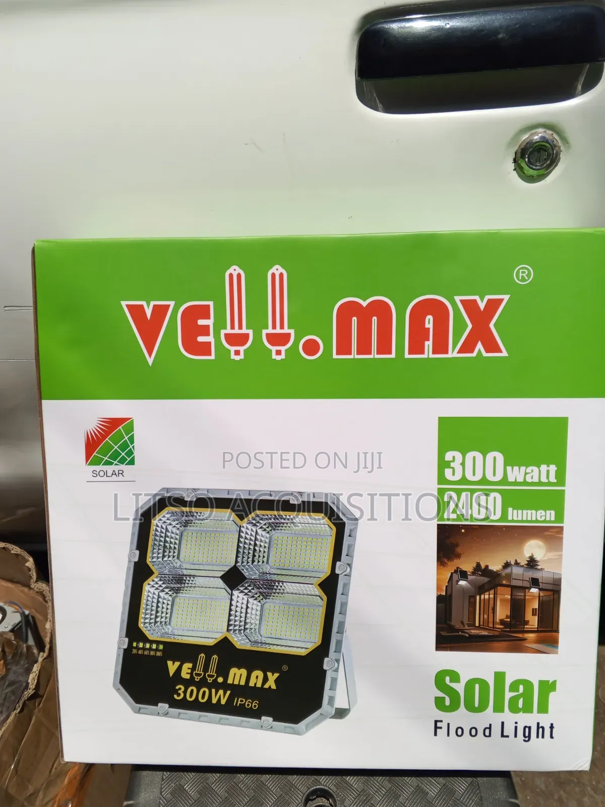 VellMax 300W Solar Flood Light 2400LM IP66 Outdoor Security Lamp.