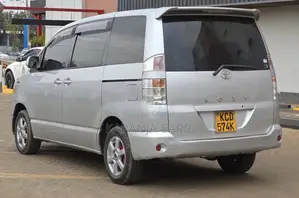 Toyota Voxy 2006 Silver