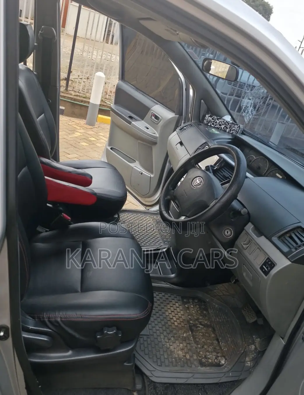 Toyota Voxy 2006 Silver