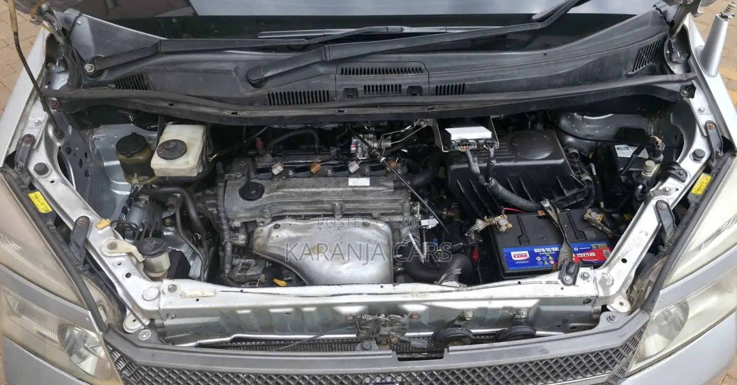 Toyota Voxy 2006 Silver