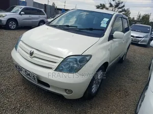 Toyota IST 2008 White