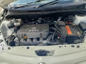 Toyota IST 2008 White