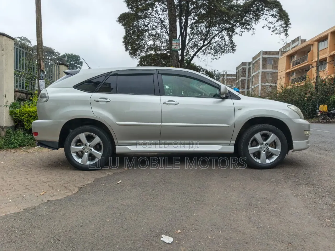 Lexus LX 470 Sport Utility 2004 Silver