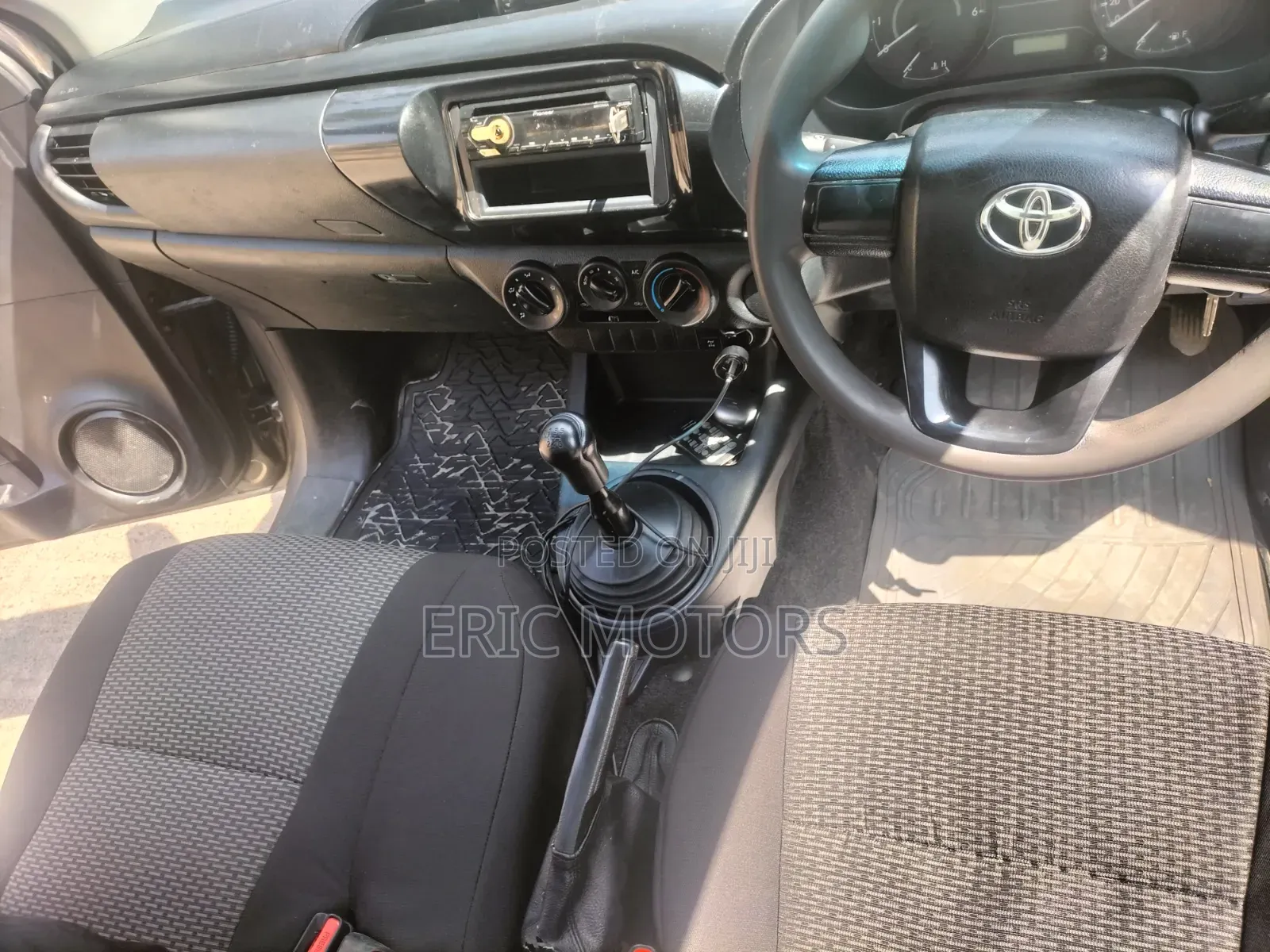 Toyota Hilux 2021 Gray