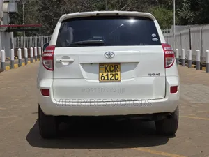 Toyota RAV4 2011 White