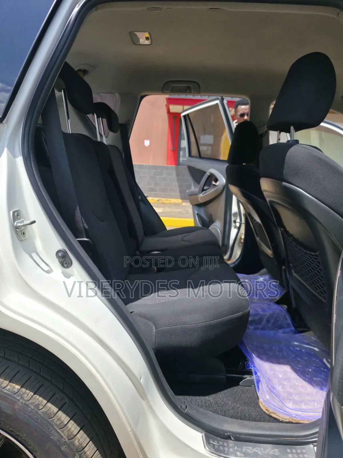 Toyota RAV4 2011 White