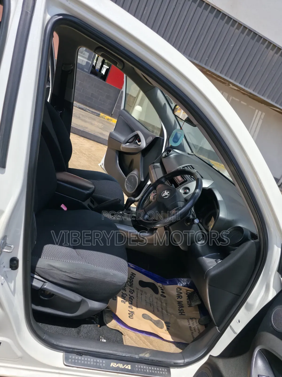 Toyota RAV4 2011 White