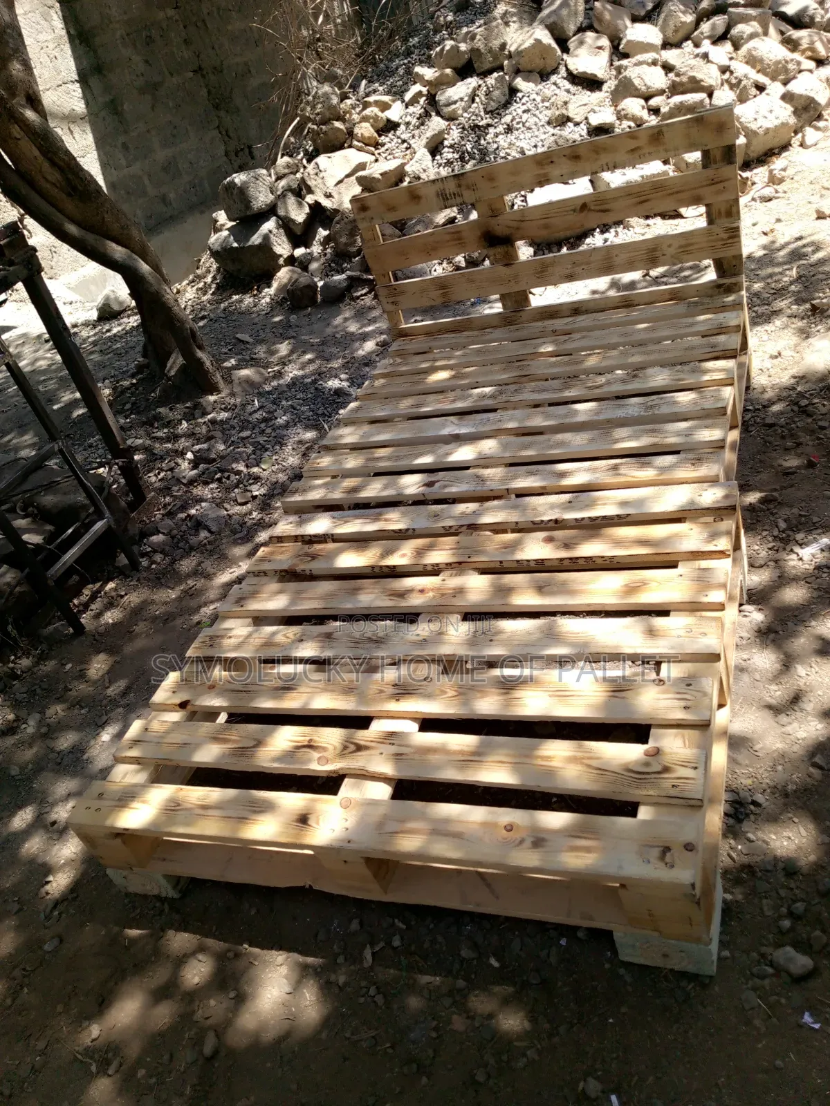 Raised Pallet Bed. 4*6 Framed Pallet Bed