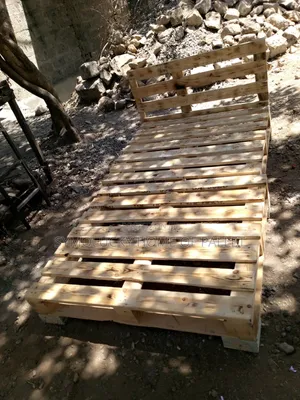 Raised Pallet Bed. 4*6 Framed Pallet Bed