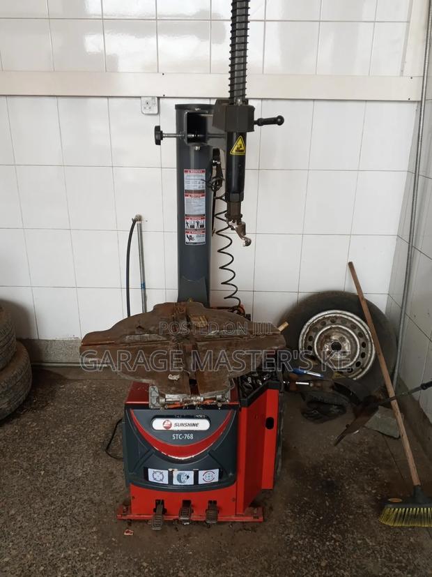 Tyre Changer Machine