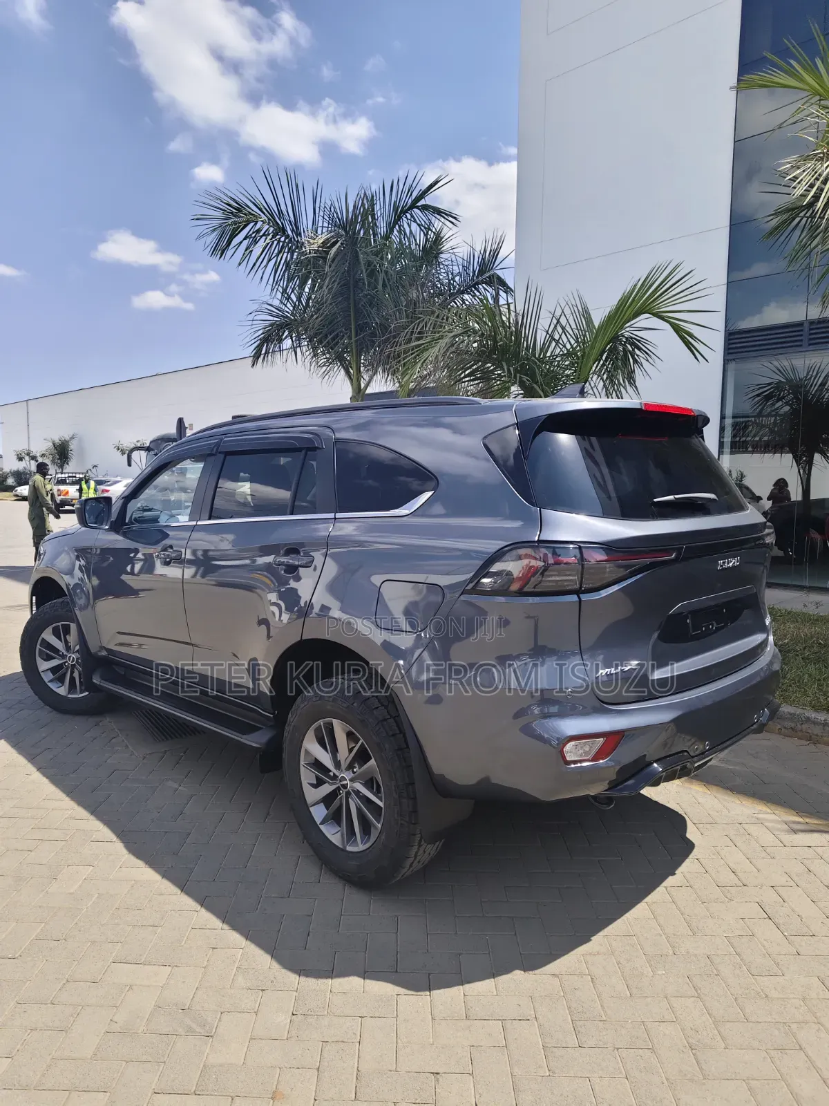 New Isuzu MU-X 2025 Gray