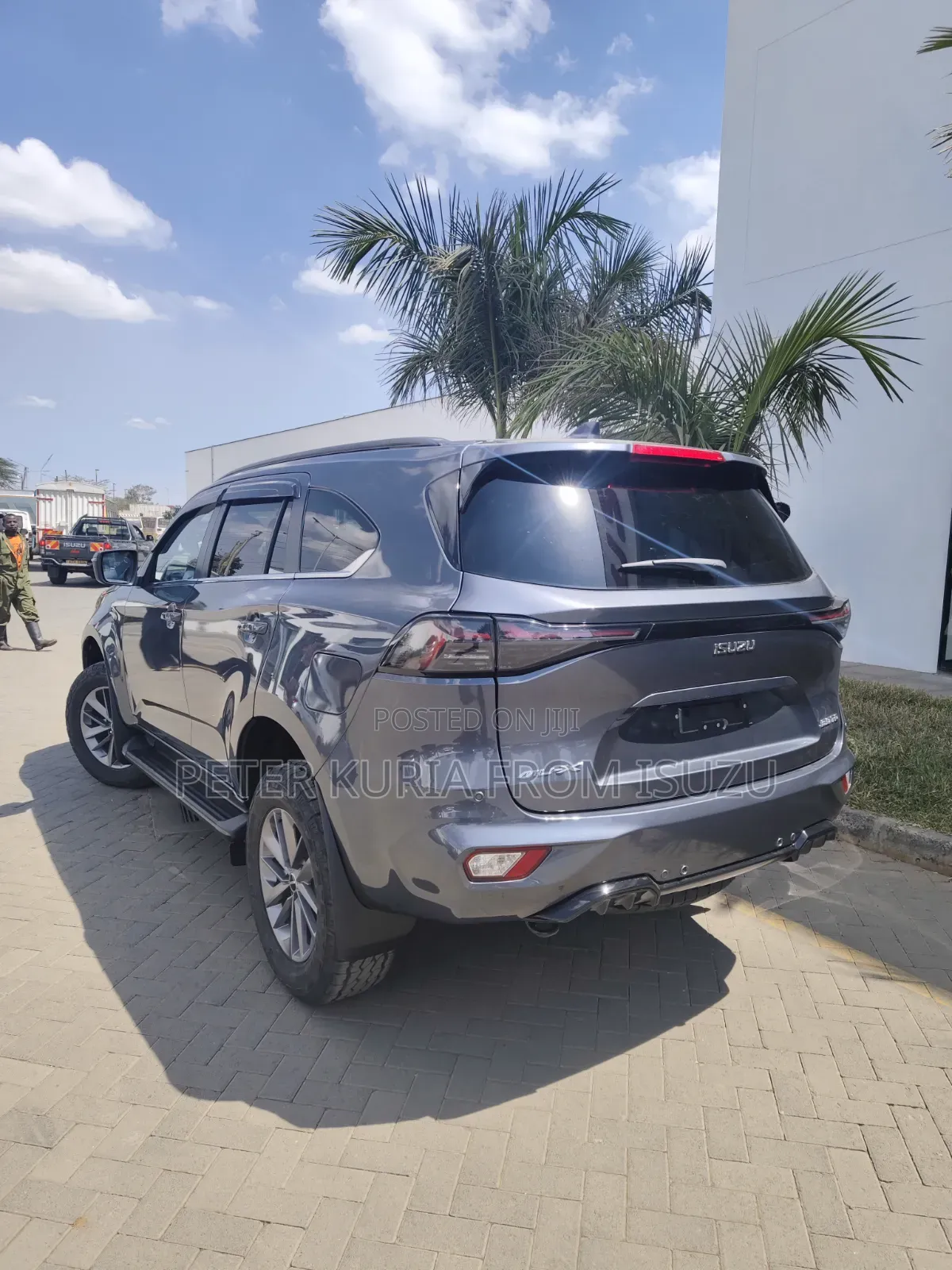 New Isuzu MU-X 2025 Gray