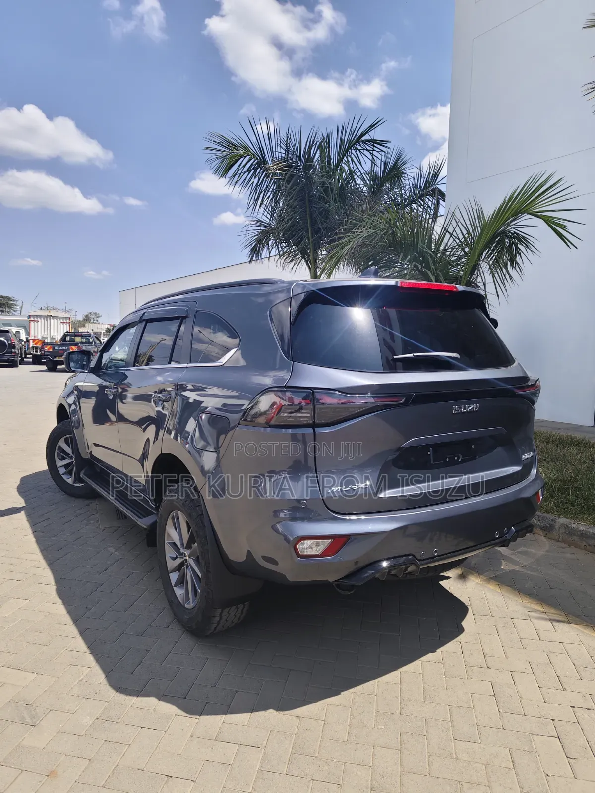 New Isuzu MU-X 2025 Gray