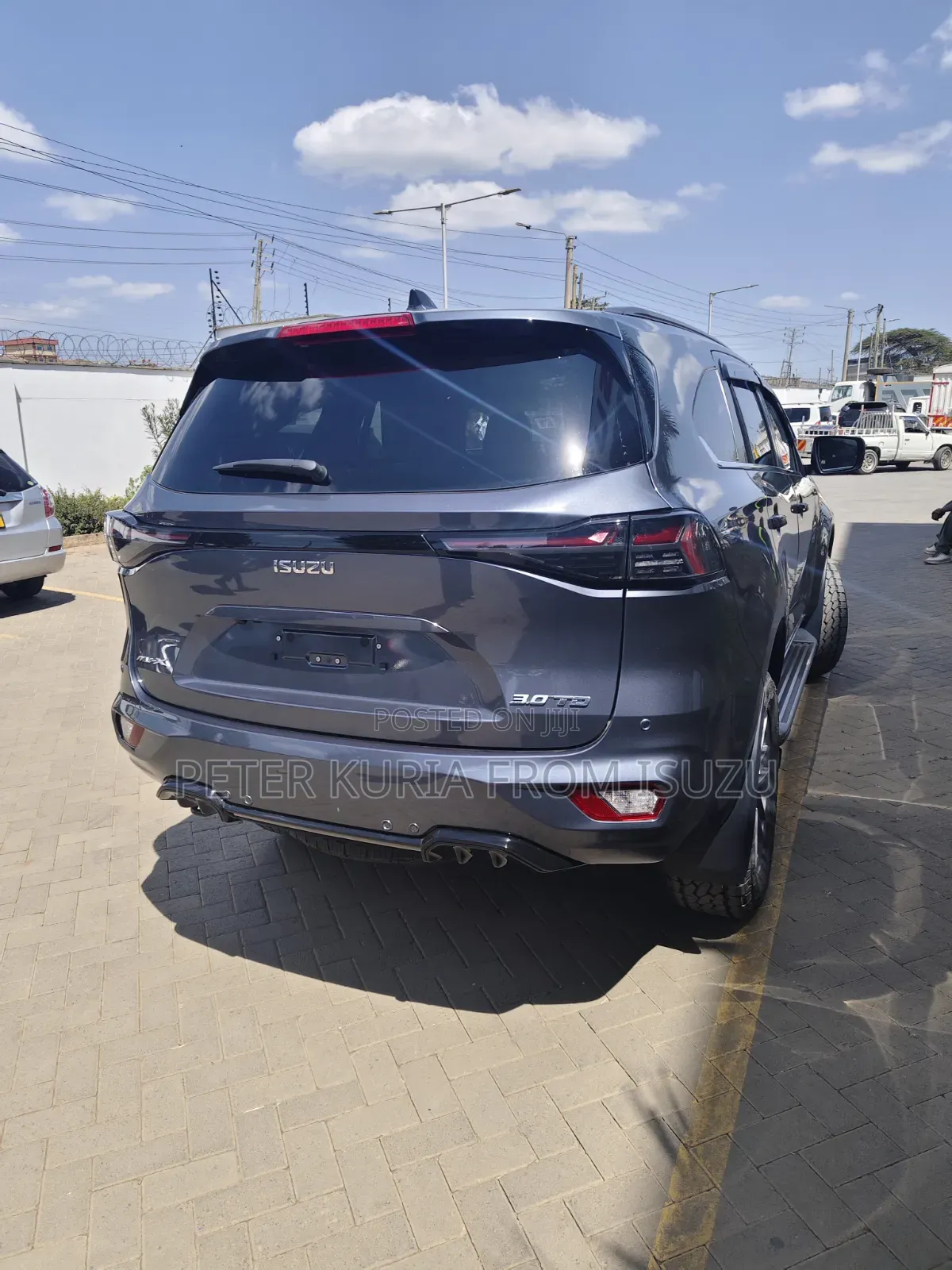 New Isuzu MU-X 2025 Gray