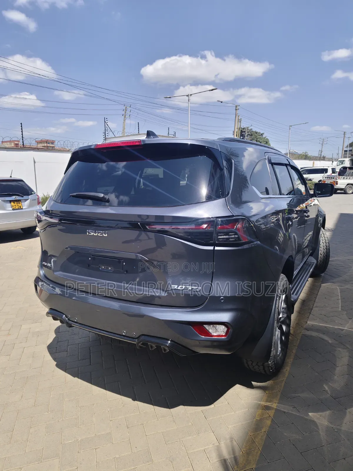 New Isuzu MU-X 2025 Gray
