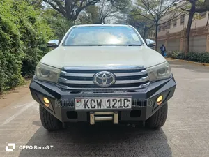 Toyota Hilux 2020 White