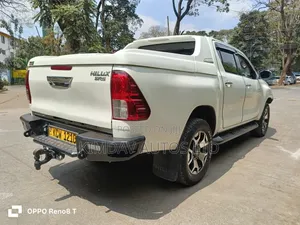 Toyota Hilux 2020 White
