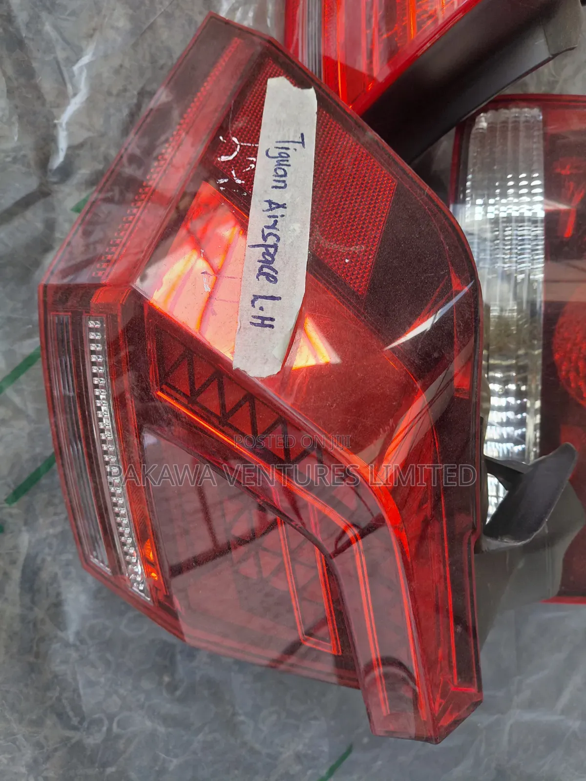 VW Tiguan Airspace Taillight ( RHS LHS)