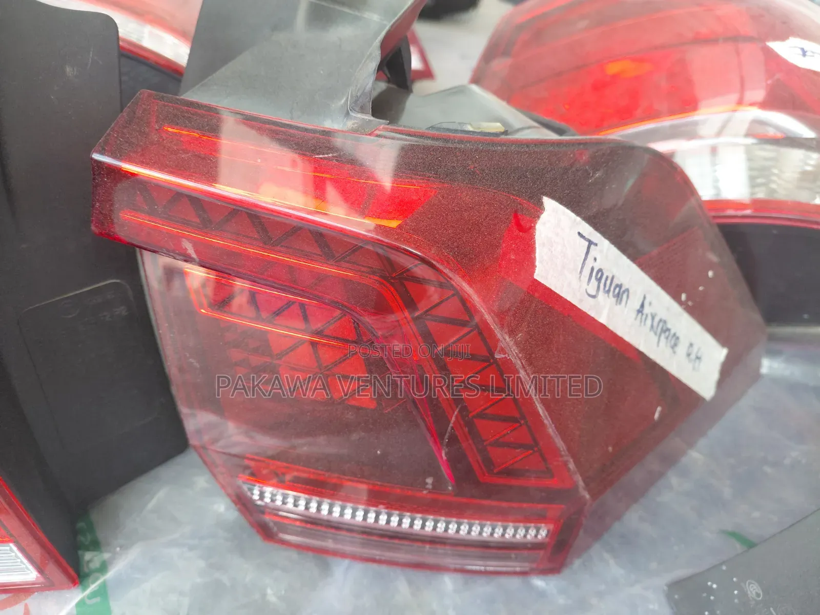 VW Tiguan Airspace Taillight ( RHS LHS)