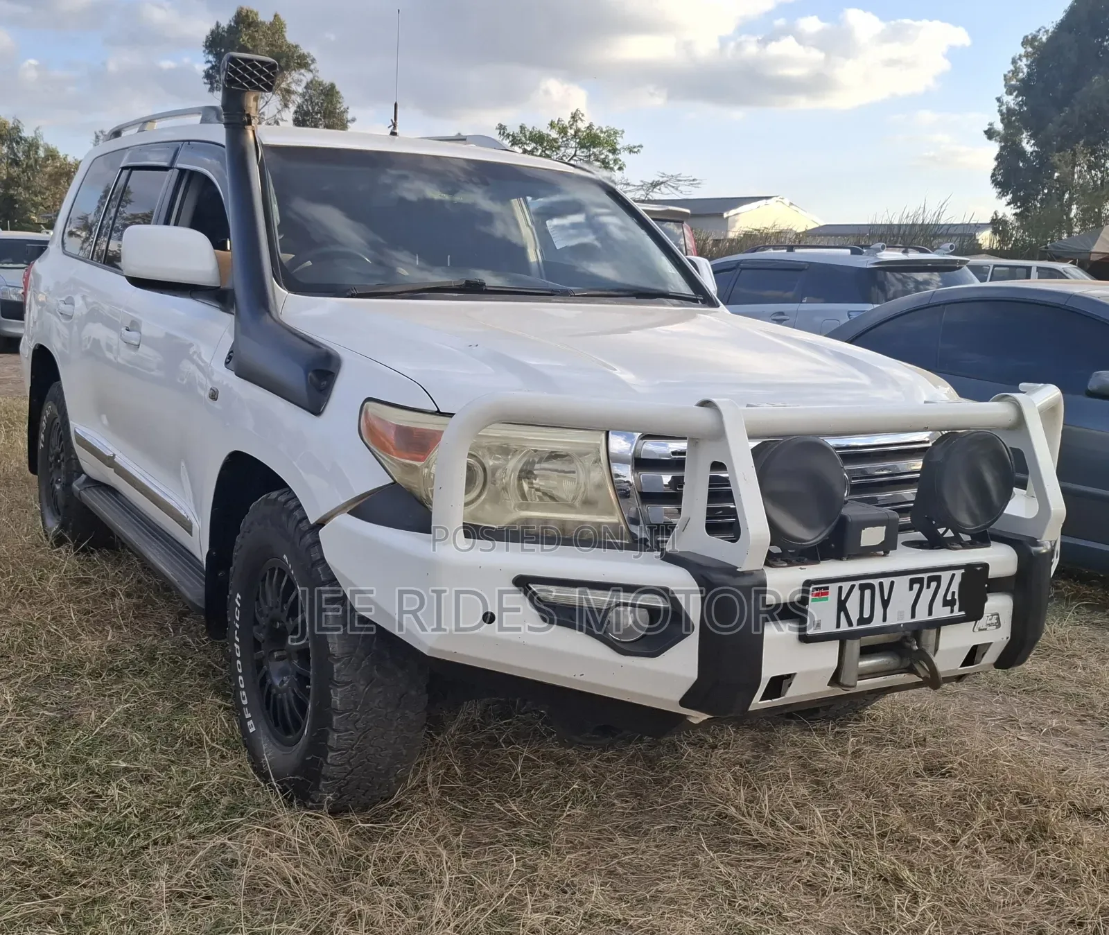 Toyota Land Cruiser 2011 White