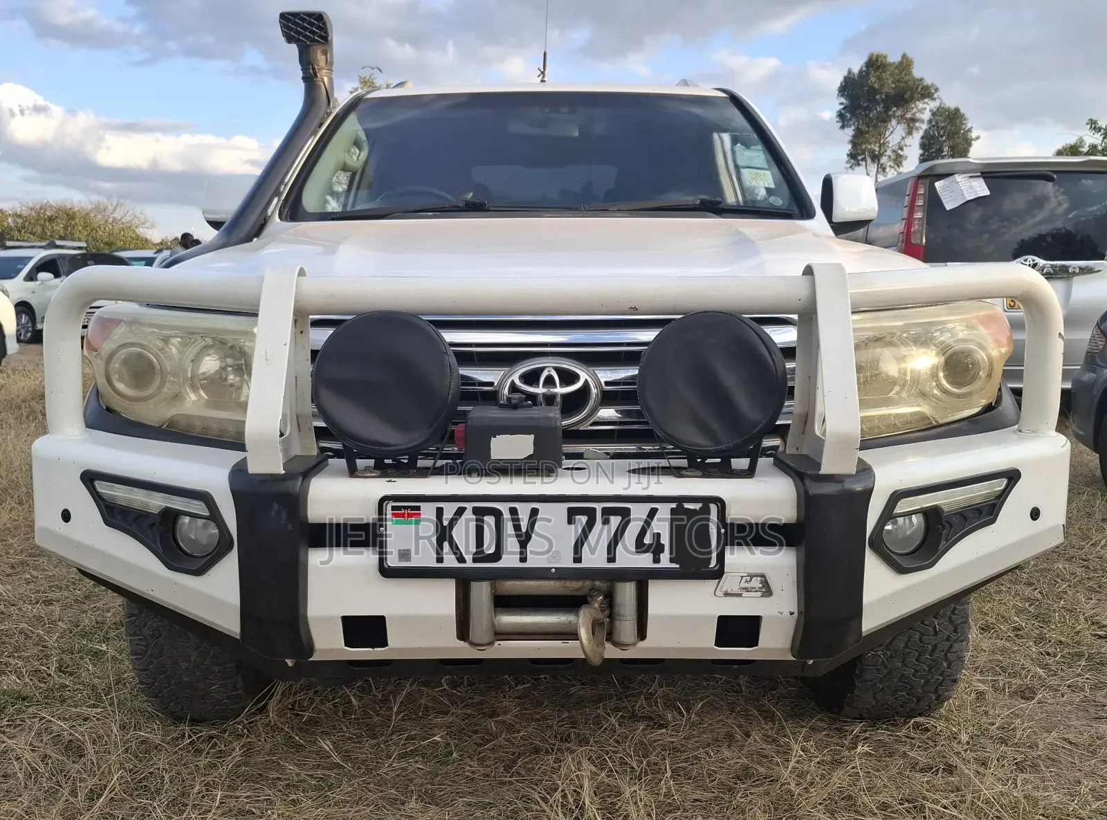 Toyota Land Cruiser 2011 White