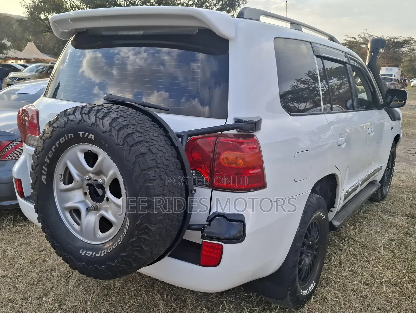 Toyota Land Cruiser 2011 White