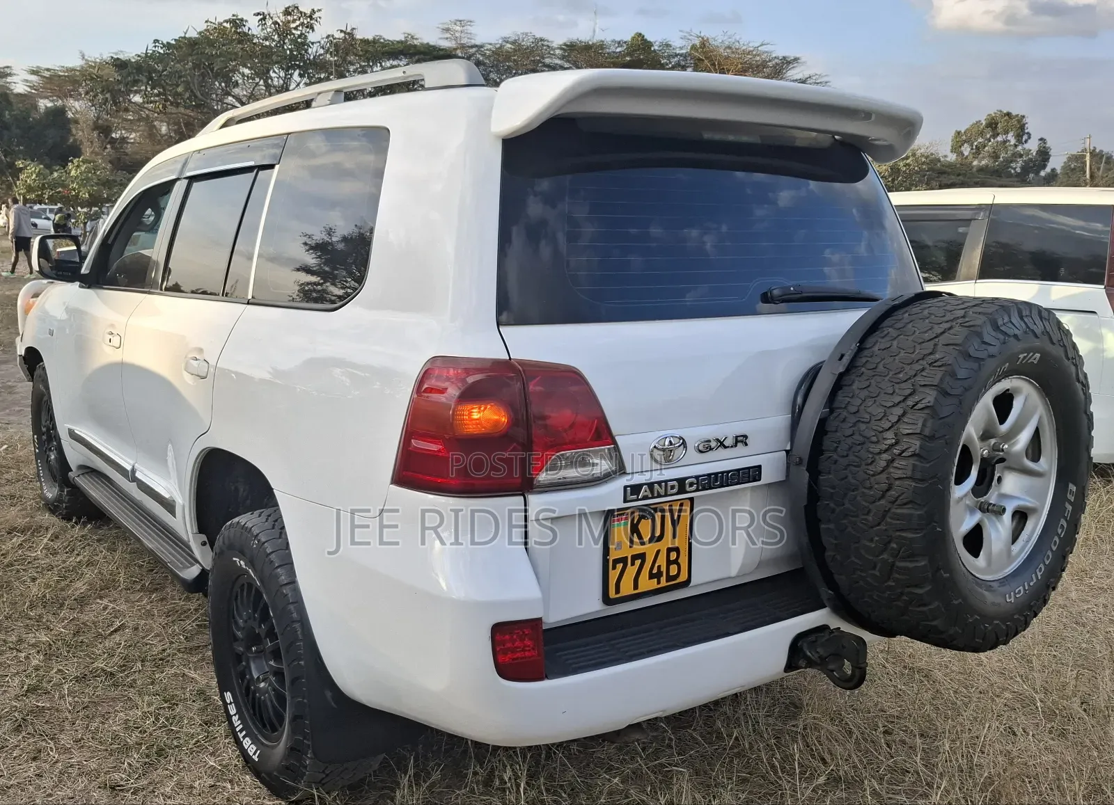 Toyota Land Cruiser 2011 White