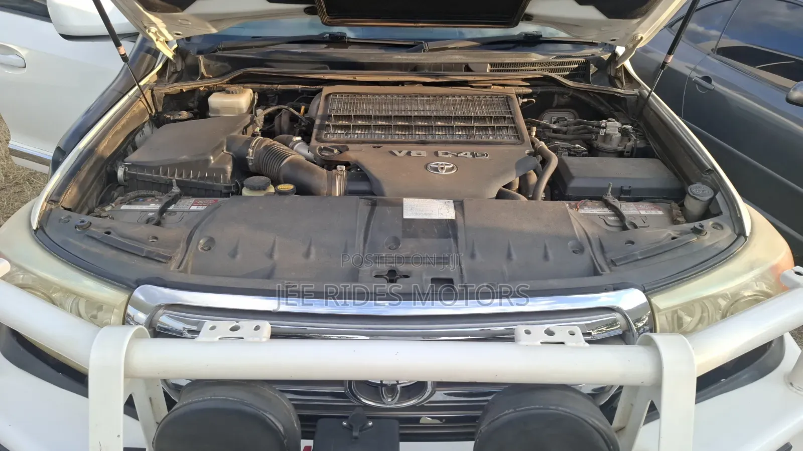 Toyota Land Cruiser 2011 White