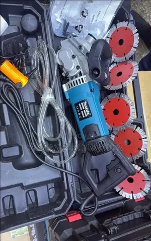 Corded 1400W Makita Wall Chaser