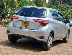 Toyota Vitz 2017 Silver