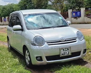 Toyota Sienta 2010 Silver